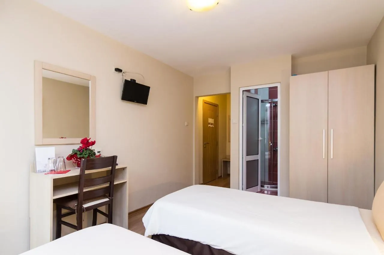 Family Hotel Madrid Σόφια