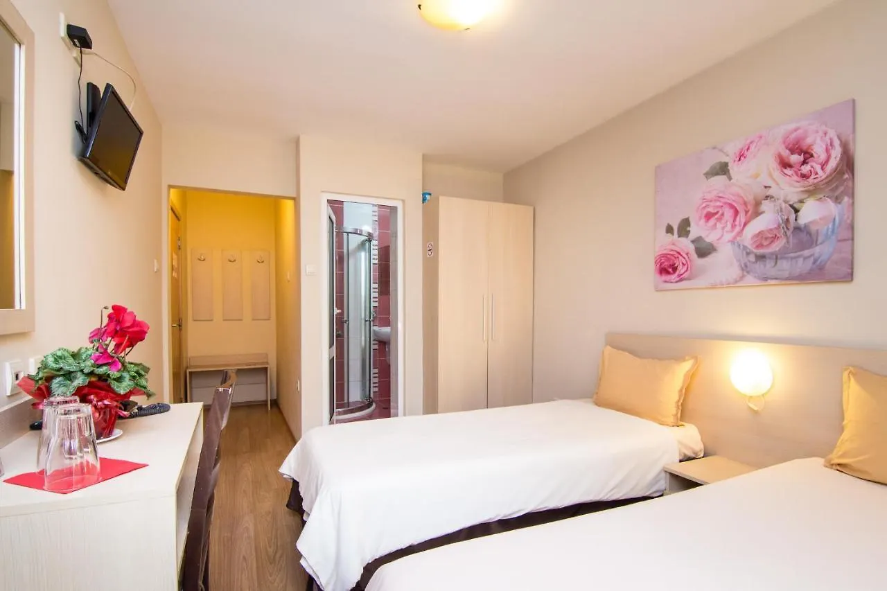 Family Hotel Madrid Σόφια