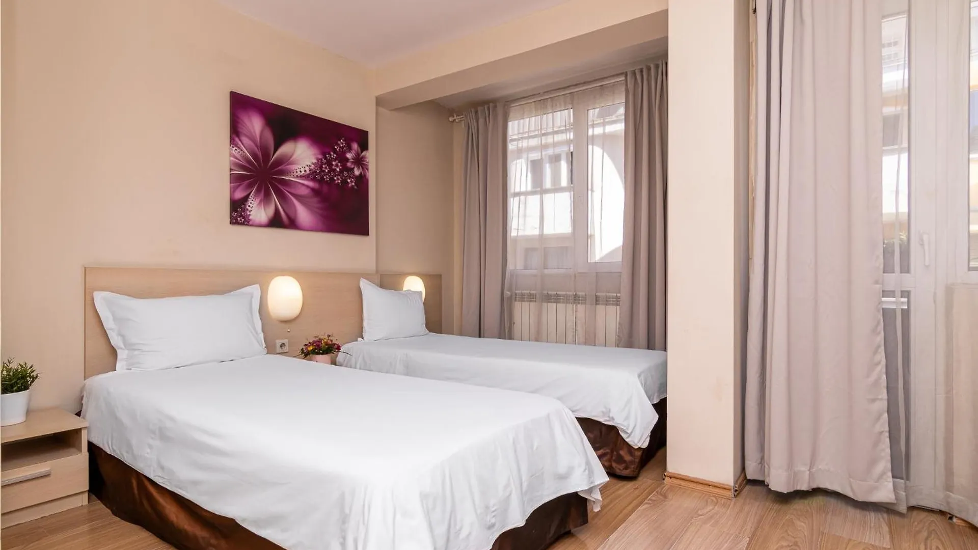 Family Hotel Madrid contacts